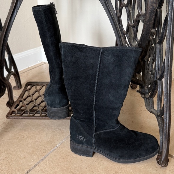 UGG Lingford Classic Black Suede Boots like New Size 6 - Picture 1 of 6
